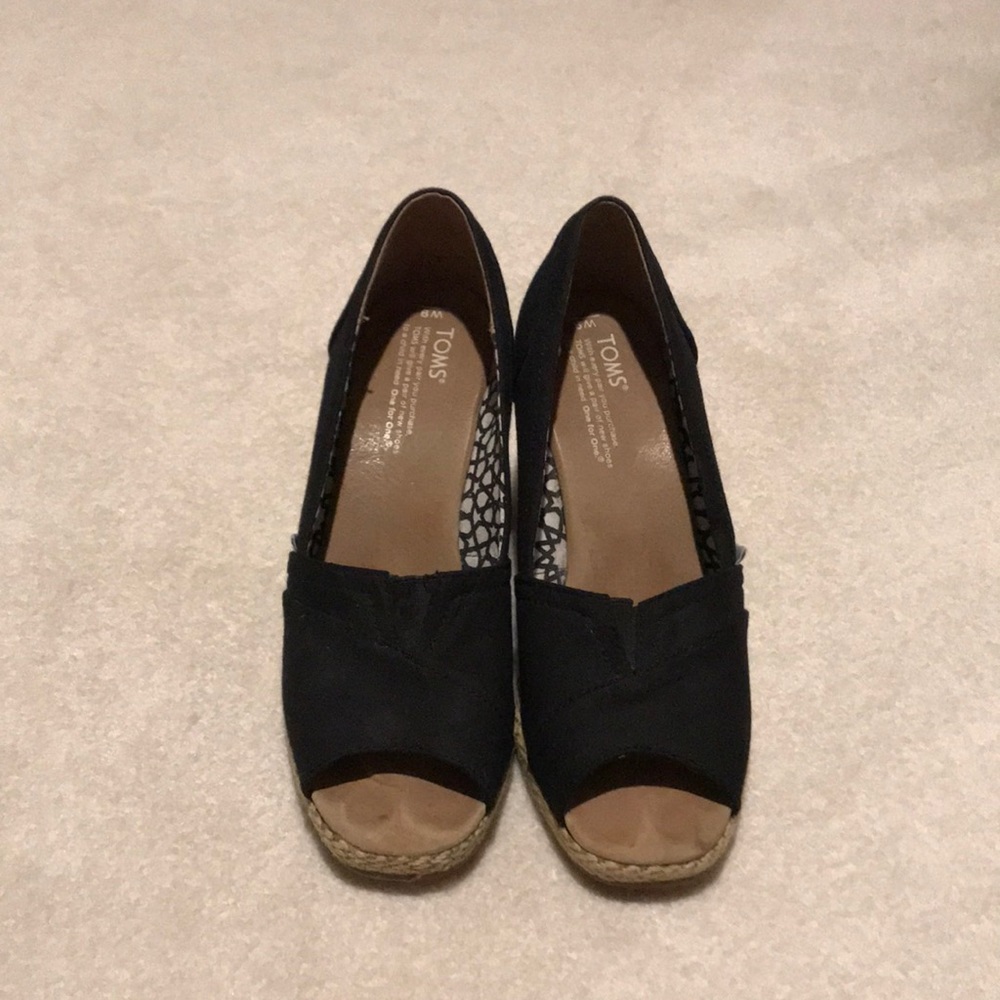 Tom’s Black Wedges